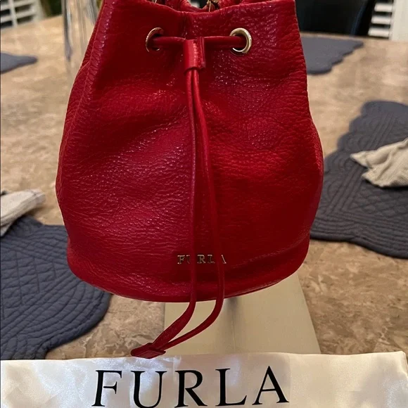 Furla Vibrant Red Leather Crossbody Bag EUC LOOKS NEW! Beautiful! - Picture 1 of 15